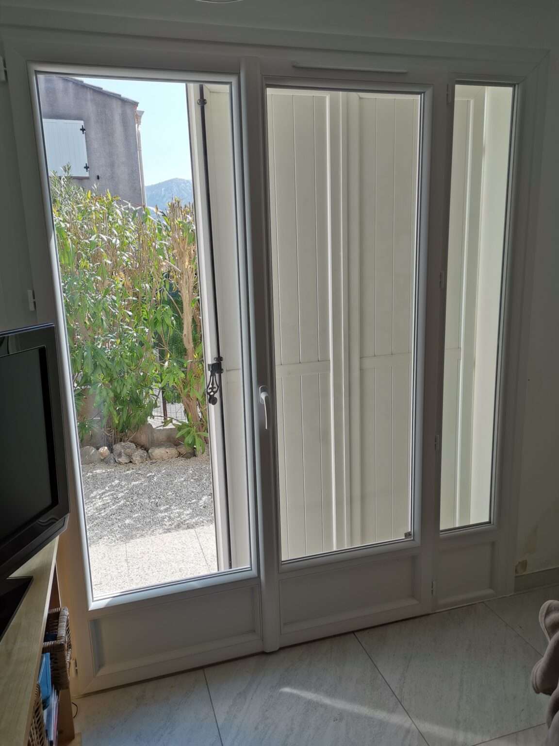 Marseille 11e: Fourniture et pose de fenêtre en PVC blanc