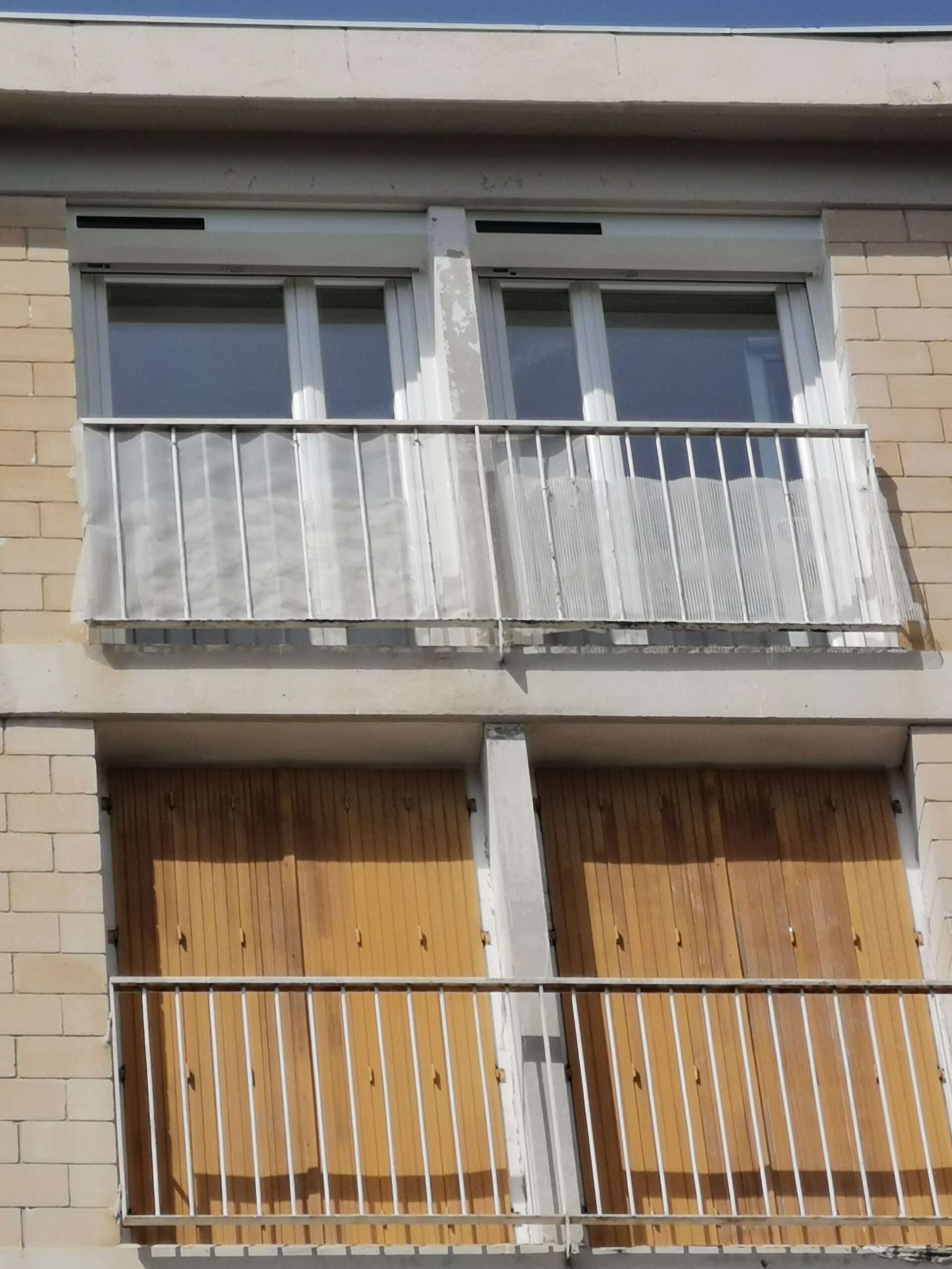 Marseille 11e: Fourniture et pose de fenêtres en PVC Blanc avec un double vitrage isolant thermique et acoustique