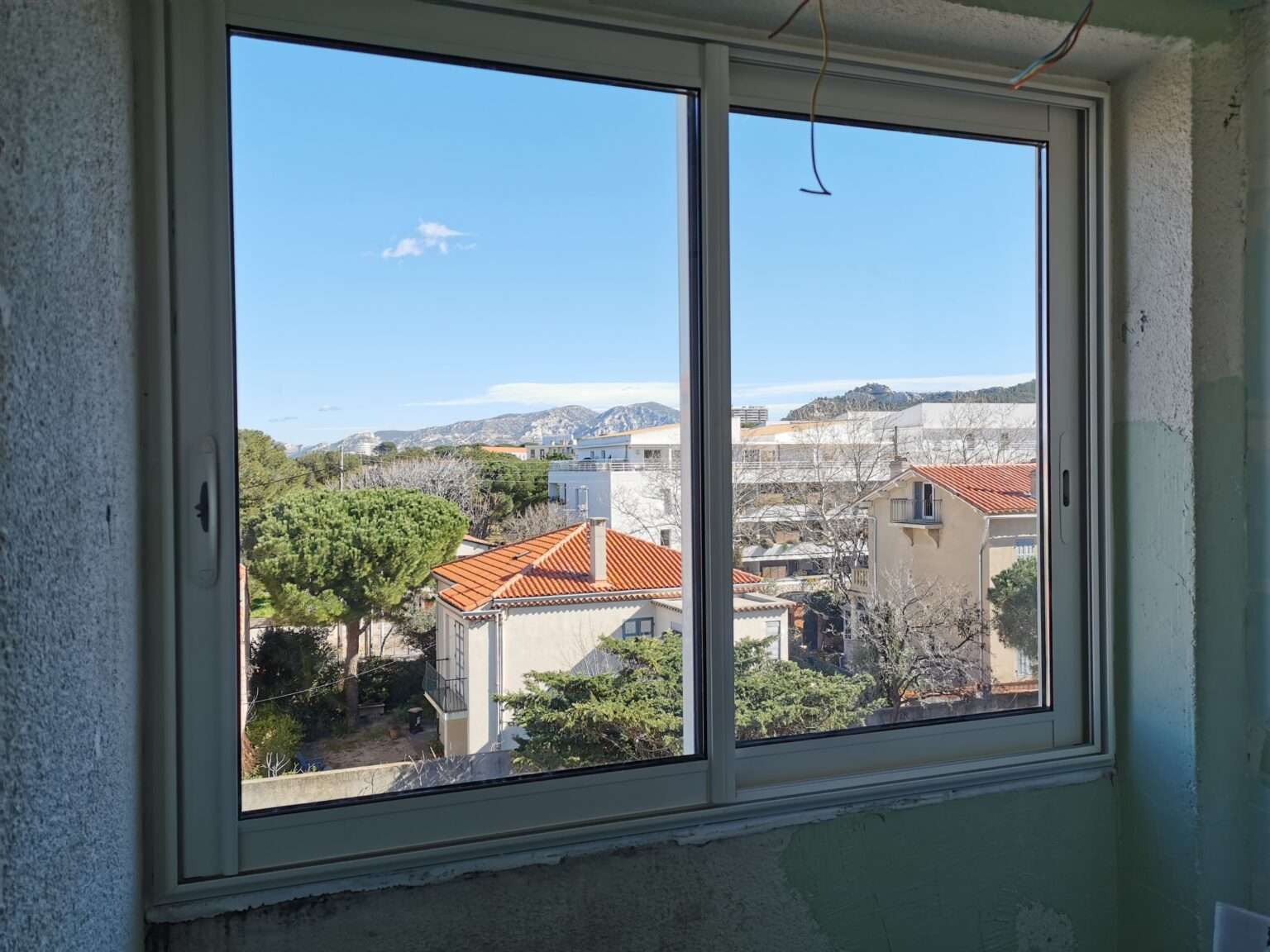 Marseille 8e: fenêtre en PVC blanc