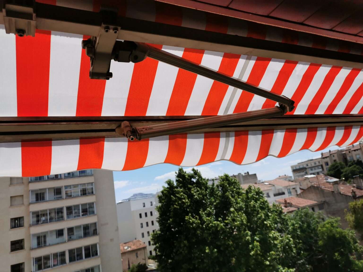 Marseille 8e: Remplacement d'une toile de store banne