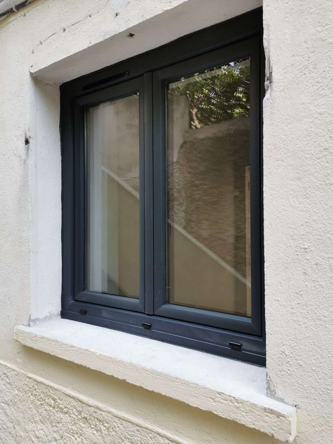 Marseille 8e: fenêtres en PVC gris