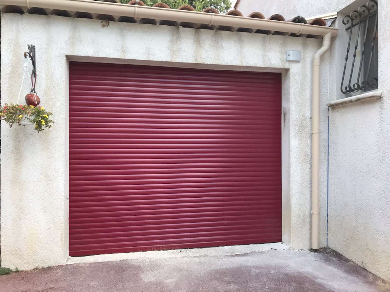 Signes: porte de garage enroulable