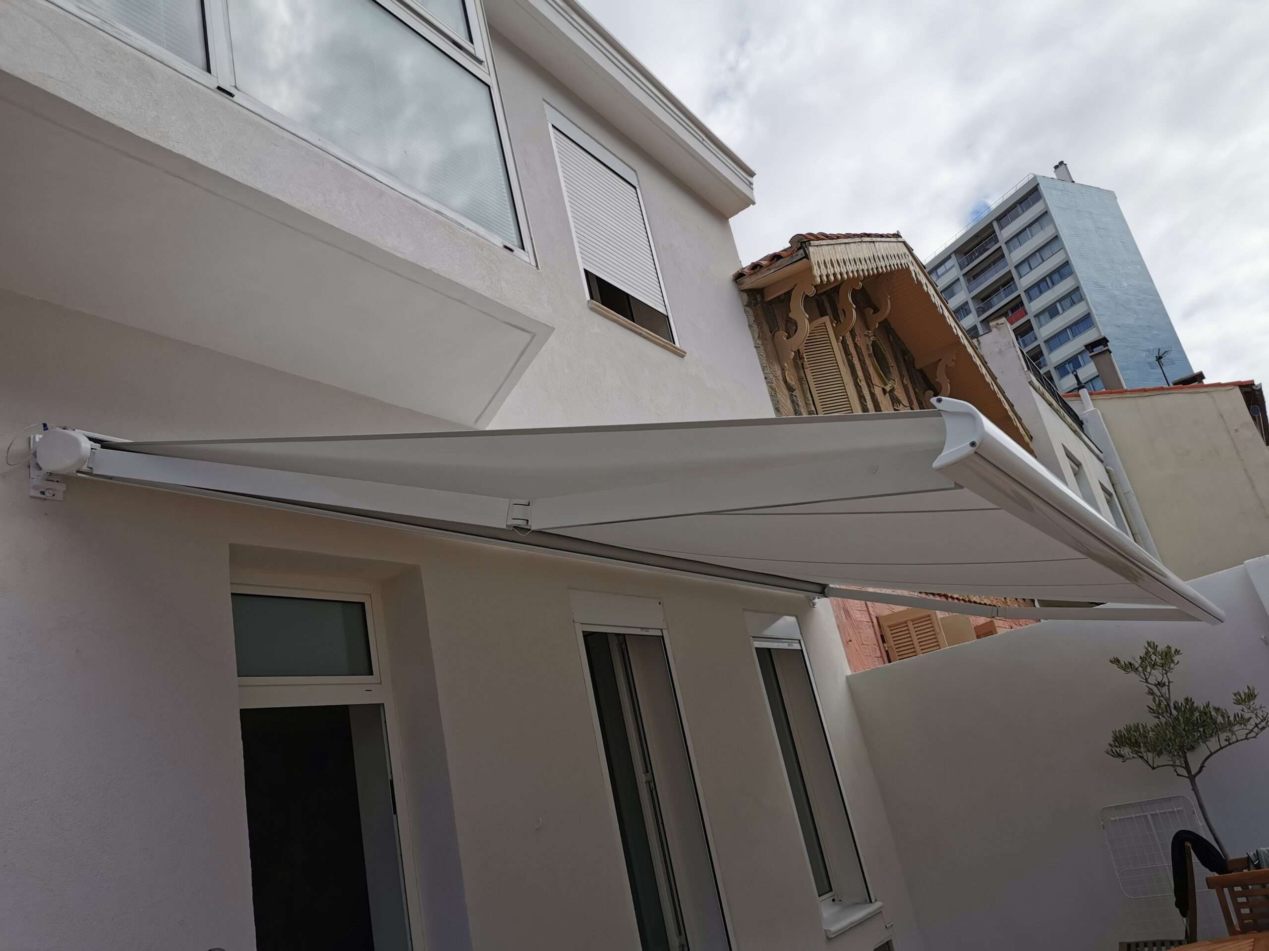 Marseille 8e: store banne avec capteur vent