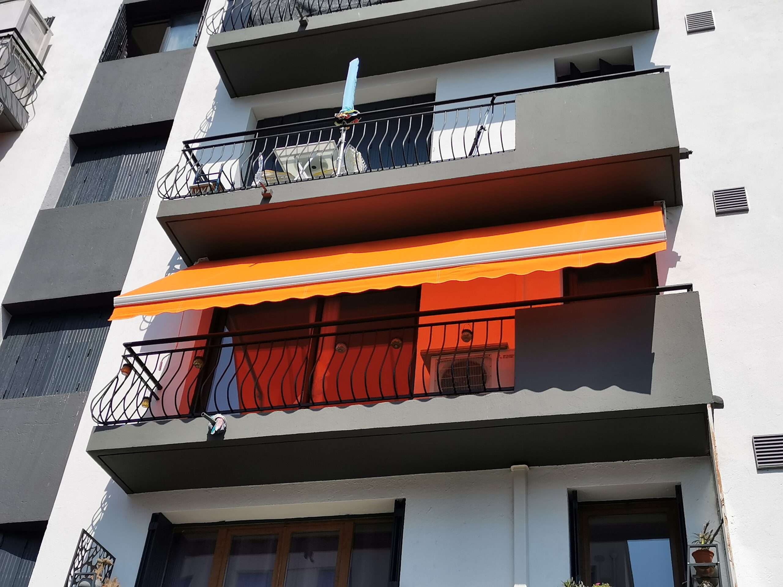 Marseille 12e: store banne monobloc