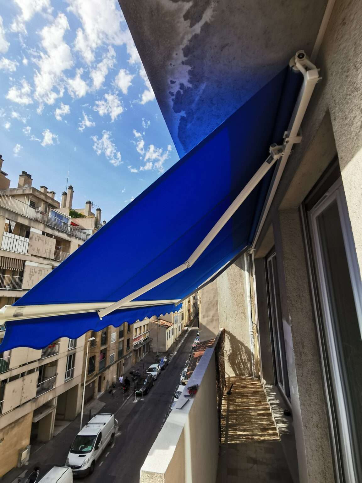 Marseille 5e: store banne monobloc
