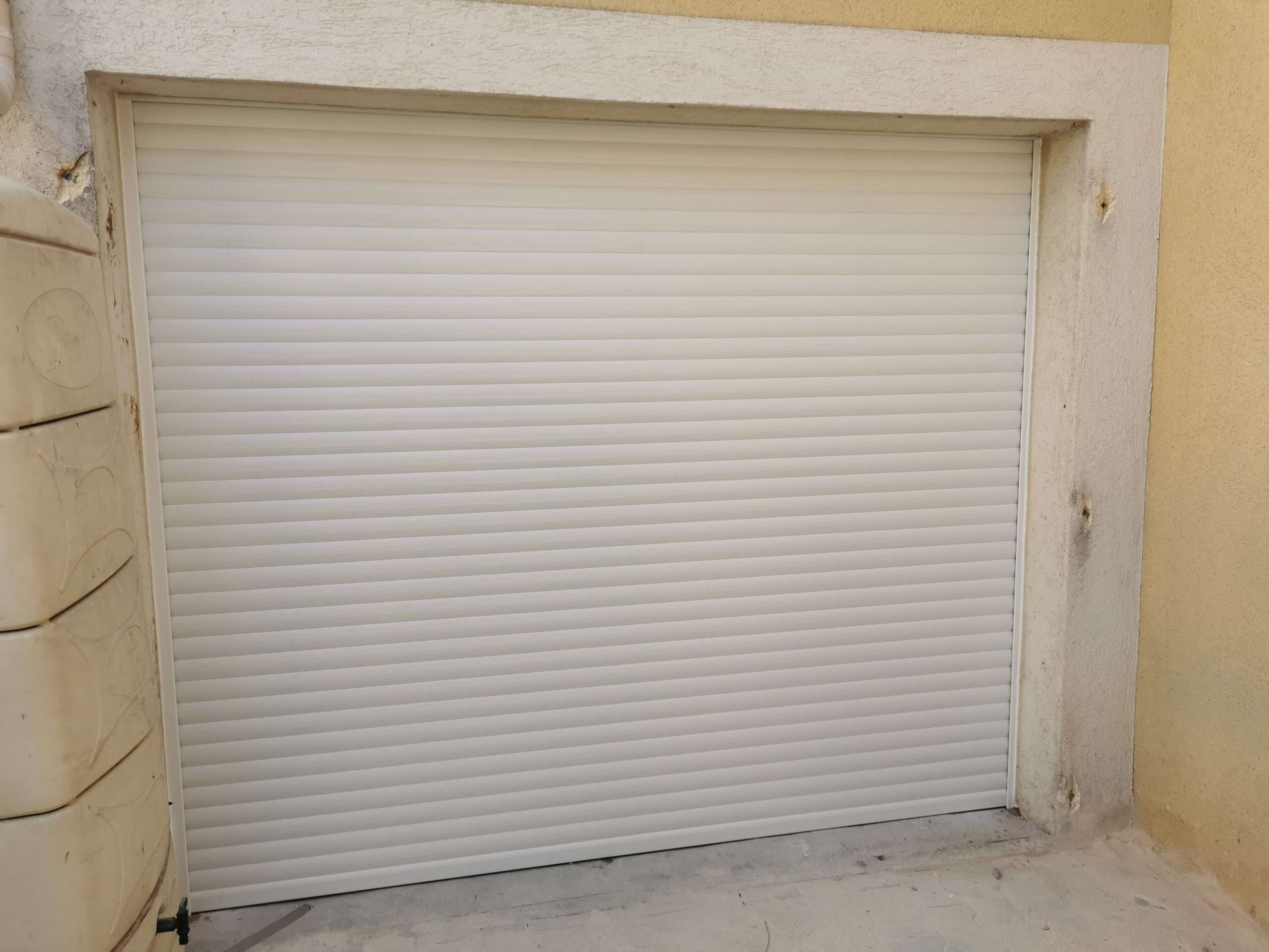 Marseille 8e: porte de garage enroulable