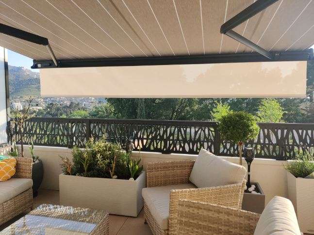 Aubagne: store coffre avec lambrequin