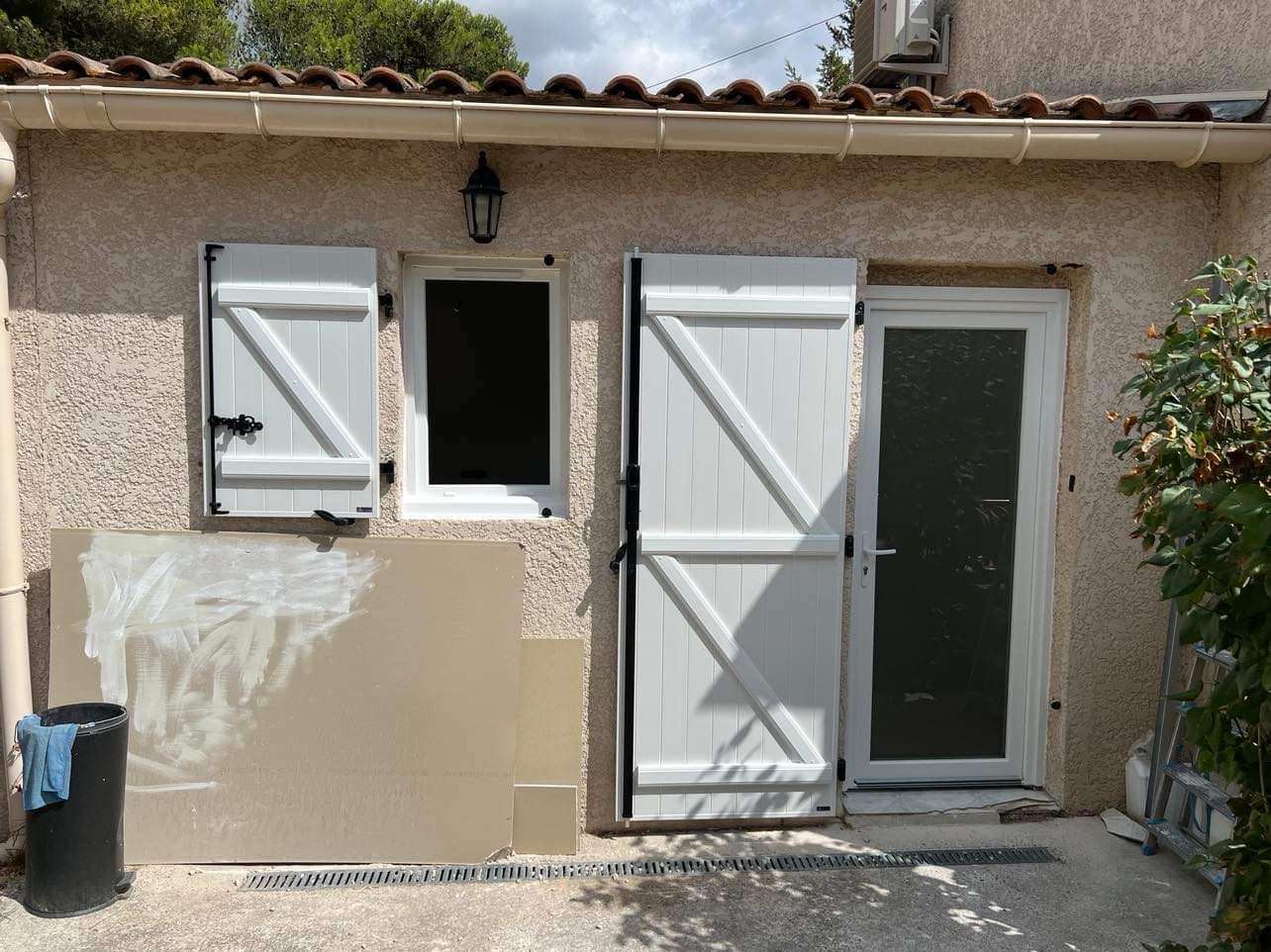 Peynier: volets battants en aluminium