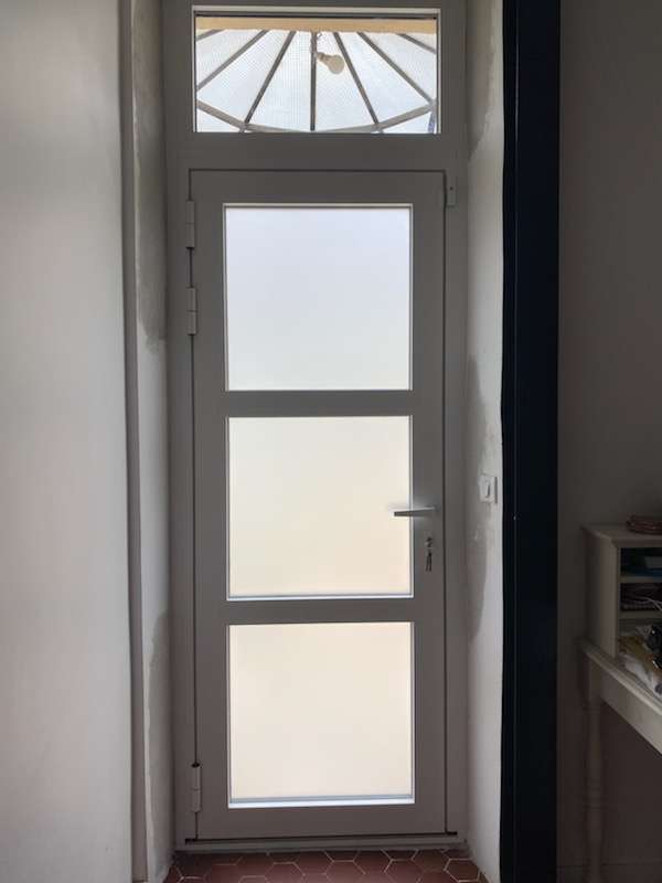 Marseille 11e: porte d'entrée en aluminium